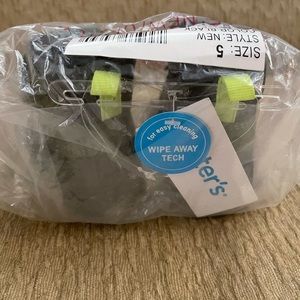 These Carter's Boys' New Fashion Boots are a winter essential! SZ  5 Toddler NWT